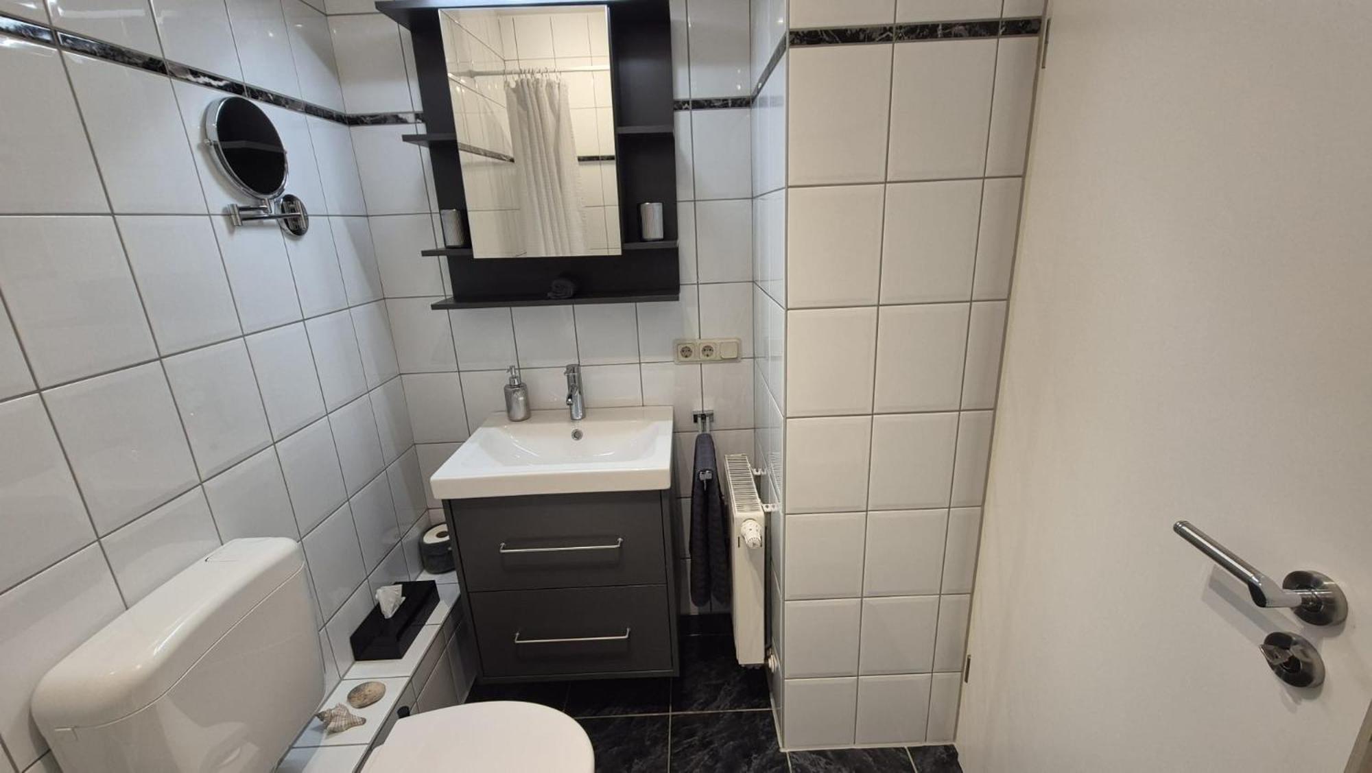 Apartment 1 Mit Terrasse Und Pkw-Stellplatz Леверкузен Экстерьер фото